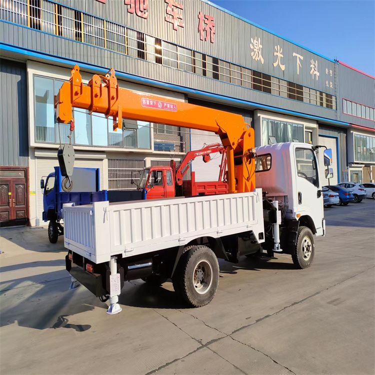 新庄区三轮随车吊定制 农用改装机自备吊中瑞长期出售